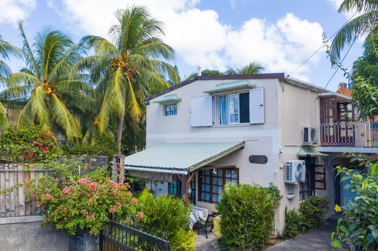 Exterior & Views 2, Villa with Heated Pool, Black River