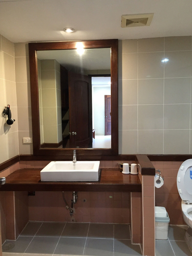 Bathroom 4, Mango Valley Hotel 1, Olongapo City