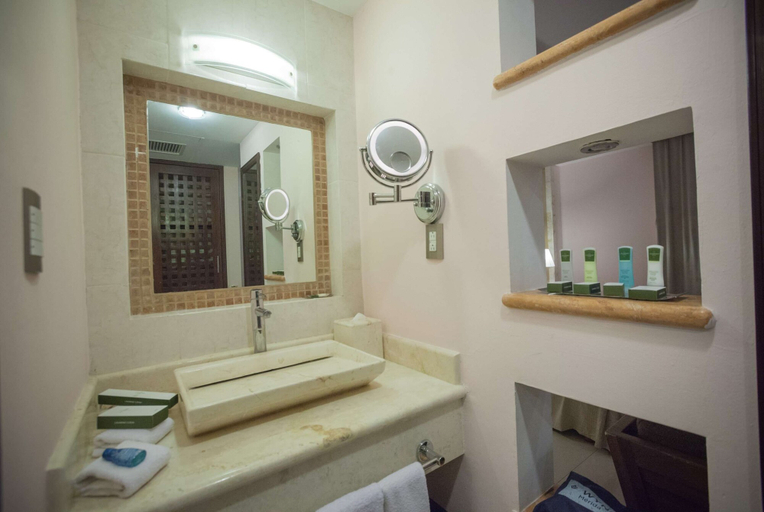 Bathroom 5, Wyndham Merida, Mérida