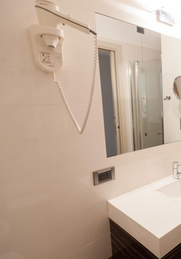 Bathroom 5, Hotel La Cartiera, Modena