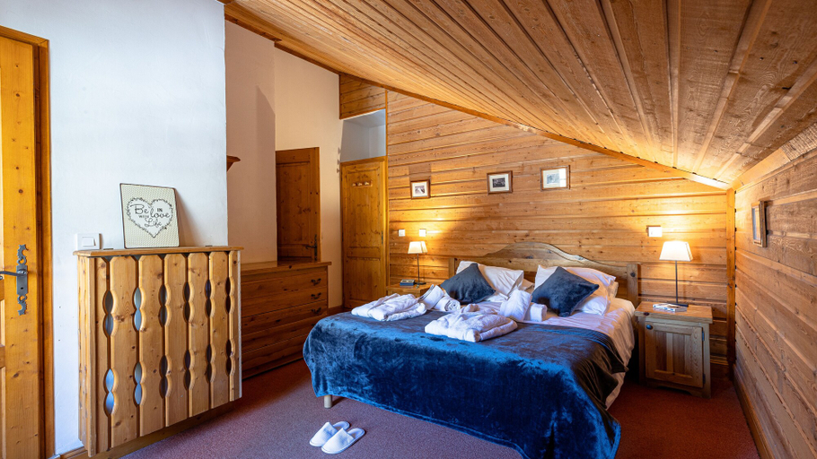 Bedroom 4, Madame Vacances Les Chalets de l'Altiport, Isère