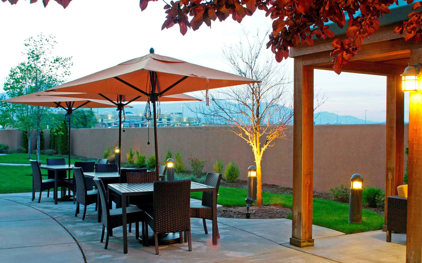 Food & Drinks 5, Courtyard by Marriott Medford Airport, Jackson