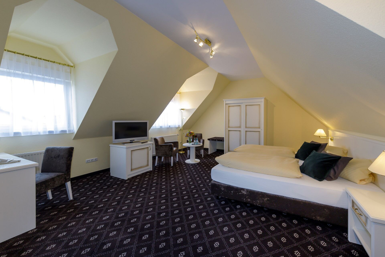 Bedroom 3, Hotel Zum Adler, Main-Kinzig-Kreis