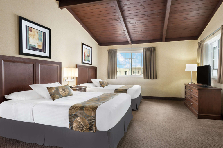 Bedroom 3, Travelodge by Wyndham San Francisco Bay, San Francisco