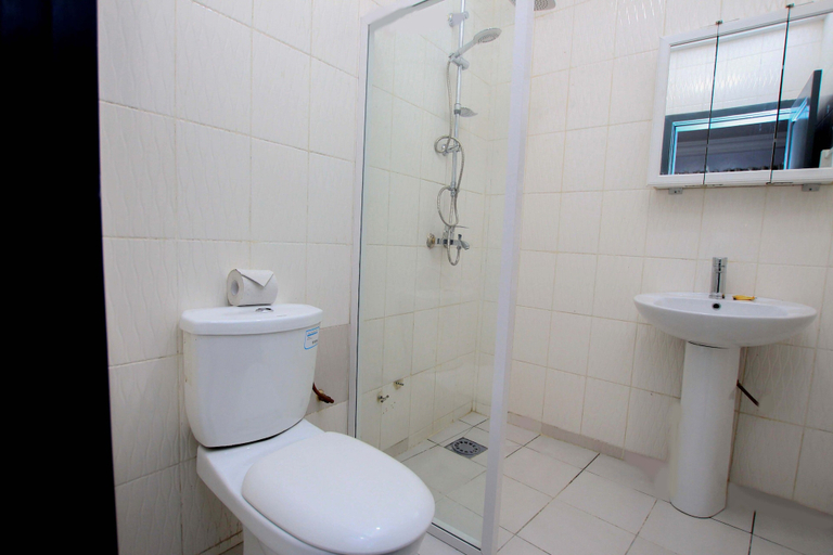Bathroom 4, Hotel Galilée, Cotonou