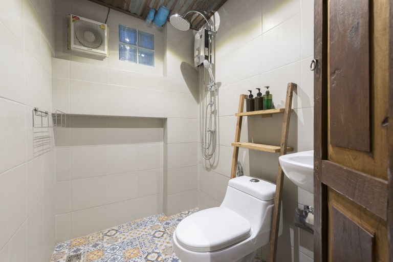 Bathroom 5, Suneta Hostel Chiang Mai, Muang Chiang Mai