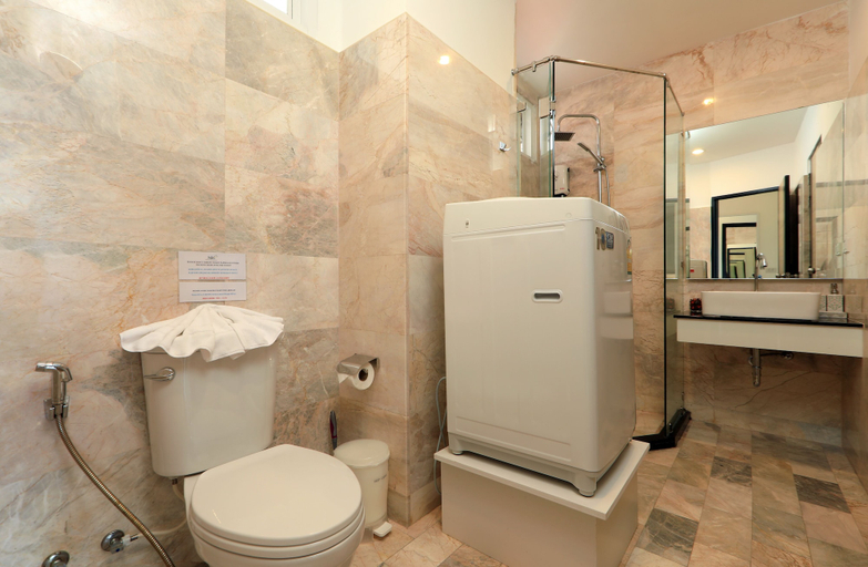 Bathroom 4, Nai Harn Condominium, Phuket Island