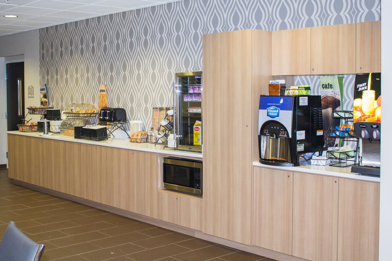 Food & Drinks 5, Microtel by Wyndham Penn Yan Finger Lakes Region, Yates