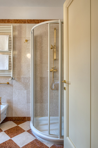 Bathroom 5, Hotel Galeazzi, Brescia