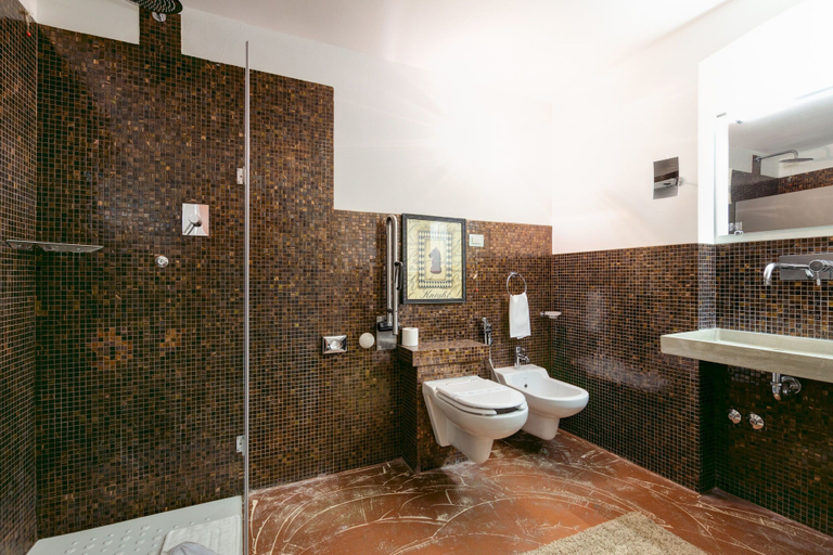 Bathroom 4, Il Convento dei Fiori di Seta, Bologna