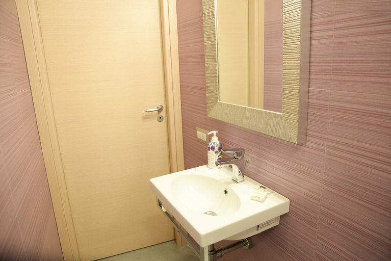 Bathroom 5, San Marciano, Syracuse
