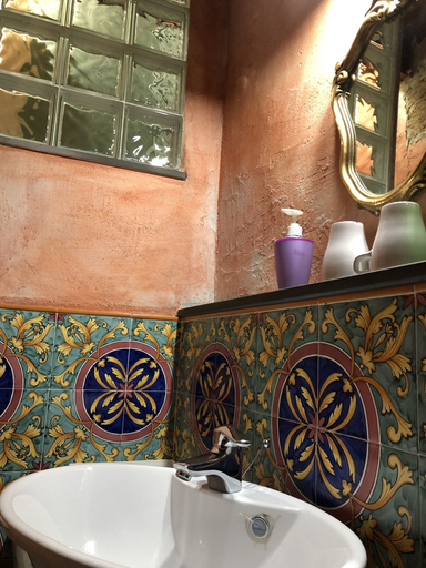 Bathroom 5, Aigua, Sassari