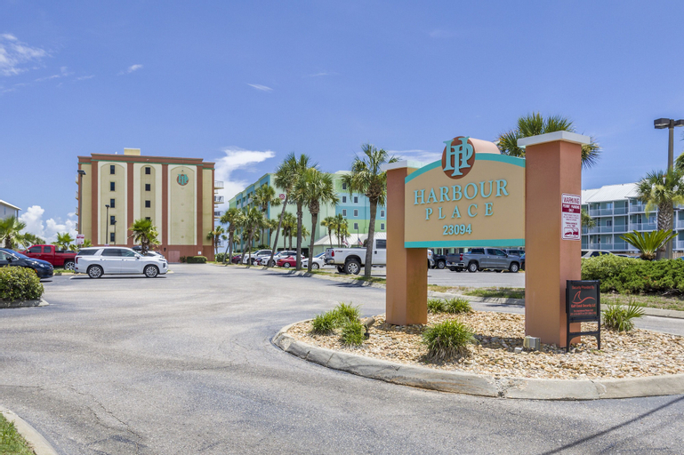 Harbor Place Condominiums by Hosteeva, Baldwin