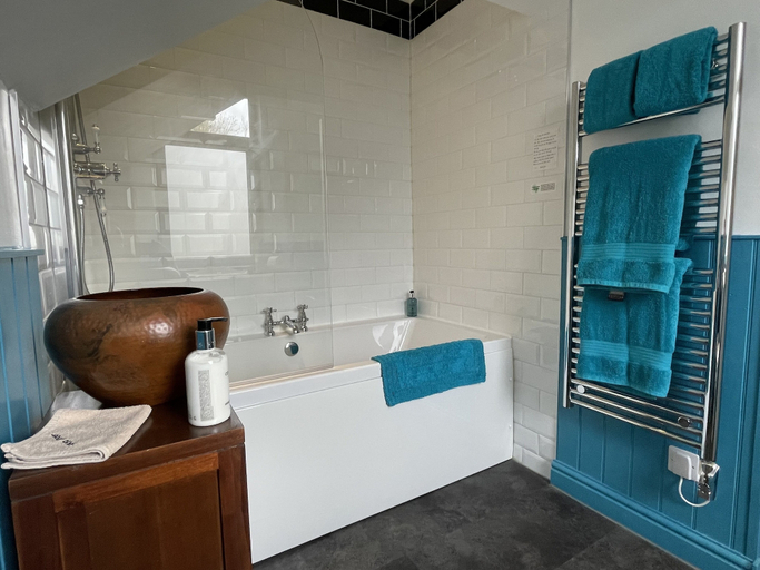Bathroom 4, Ivythwaite Lodge, Cumbria