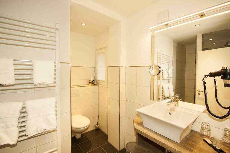 Bathroom 4, Hotel Nuhnetal, Hochsauerlandkreis