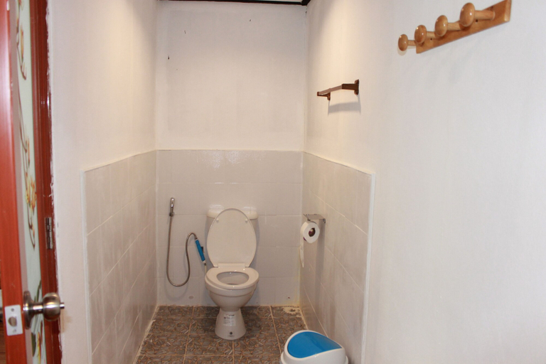 Bathroom 4, Khaosok River Camp, Phanom