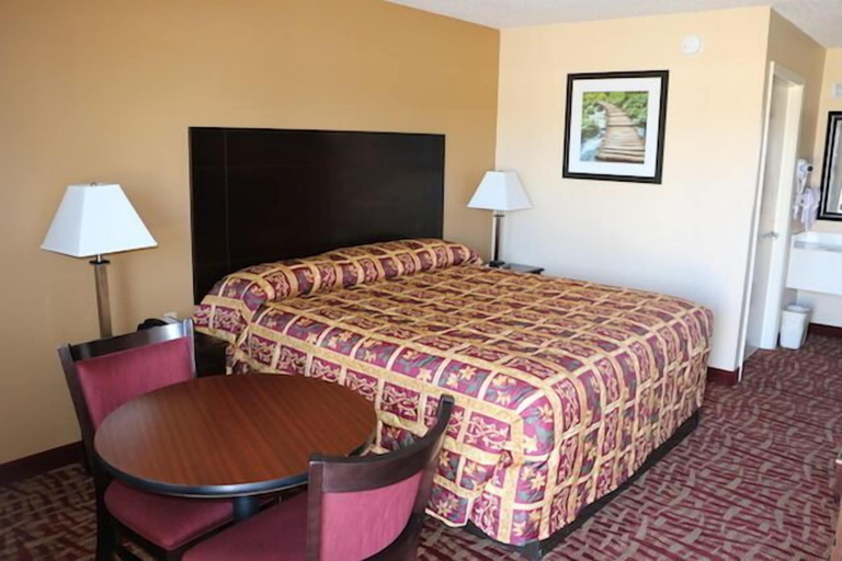 Bedroom 5, Western Inn, East Baton Rouge