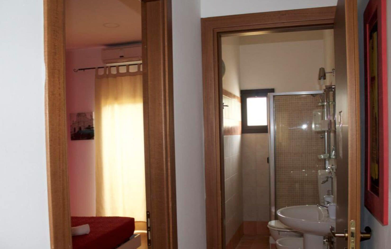 Bathroom, Residence Costa del Sol, Catania