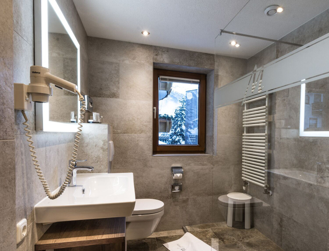Bathroom 3, Hotel Grieserin, Landeck