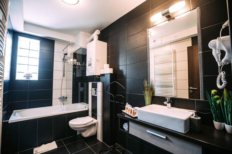 Bathroom 5, Auris Hotel, Szeged