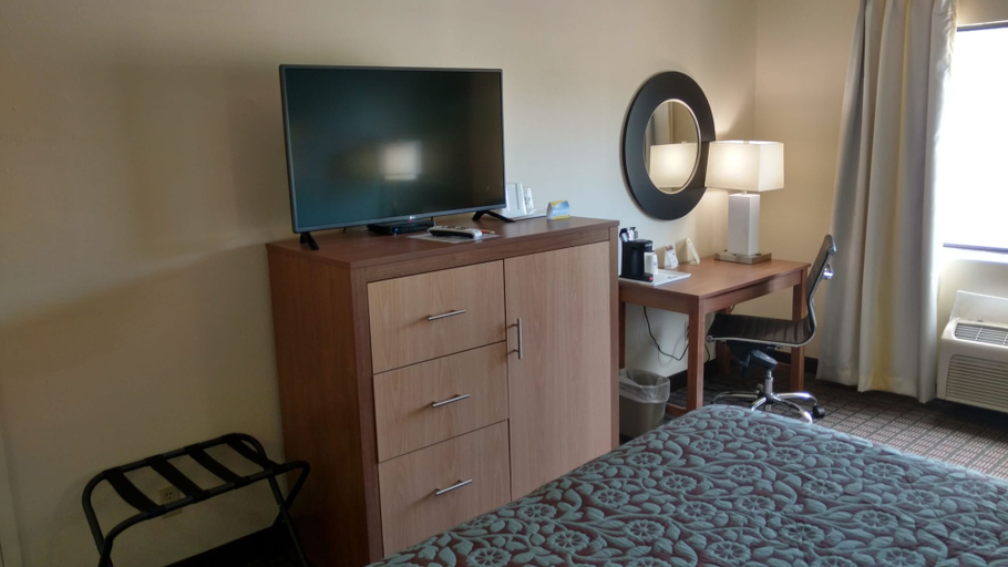 Bedroom 3, Days Inn by Wyndham Ashland, Boyd