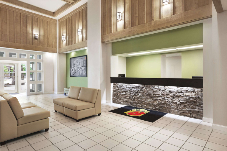 Public Area 2, Super 8 by Wyndham Cherokee, Swain