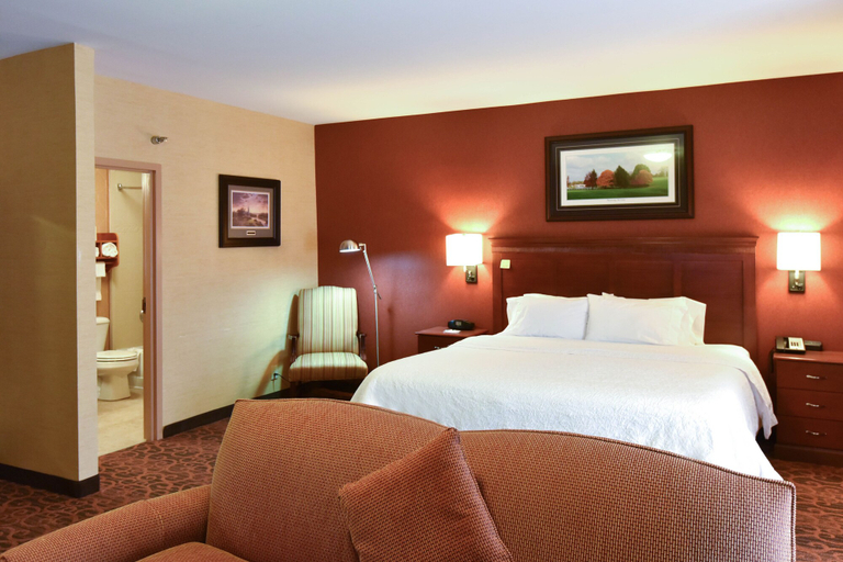 Bedroom 4, Hampton Inn Winchester, Clark