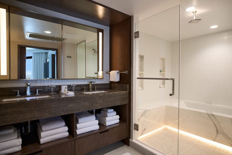Bathroom 4, VEA Newport Beach, A Marriott Resort & Spa, Orange