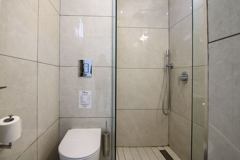 Bathroom 2, Phaedrus Living: Seaside Luxury Flat Harbour 103