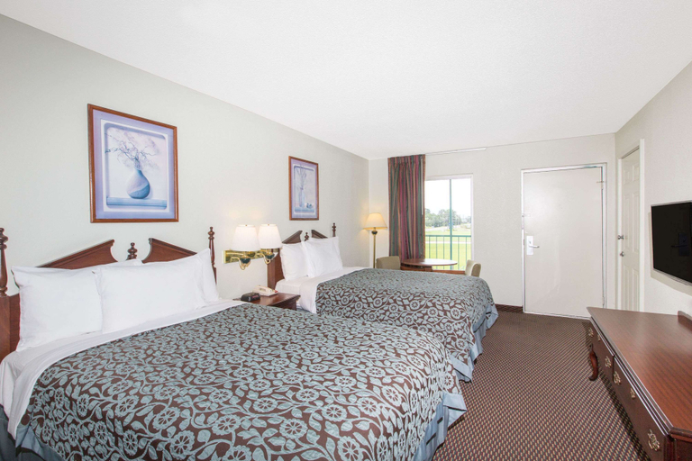 Bedroom 5, Days Inn by Wyndham West Point, Clay