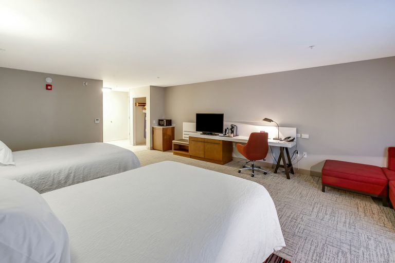 Bedroom 3, Hilton Garden Inn Ames, Story