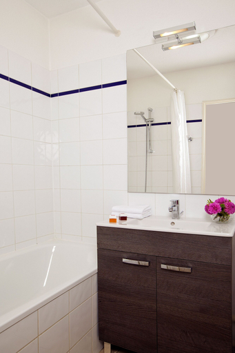 Bathroom 4, Residhome Lyon Gerland, Rhône