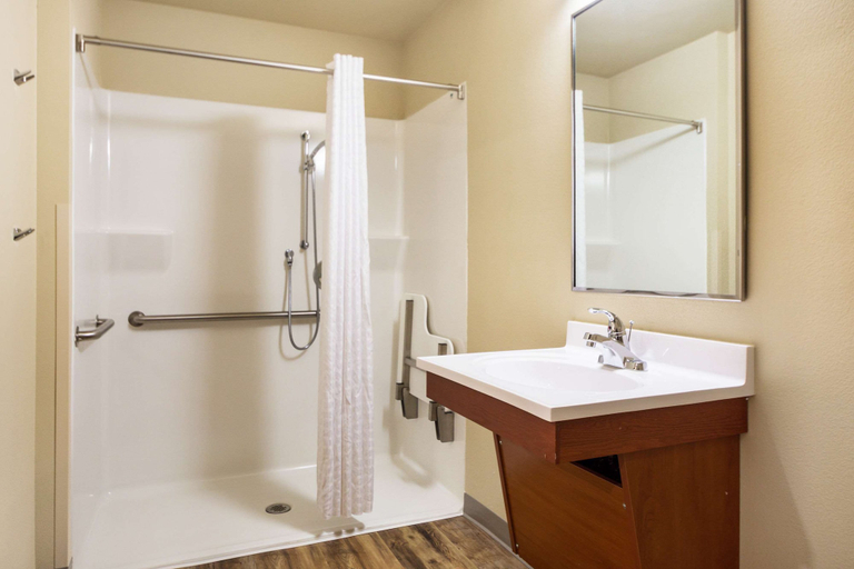 Bathroom 4, Econo Lodge Burlington I-70, Kit Carson