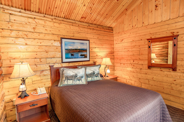Bedroom 2, Grande Denali Lodge, Denali