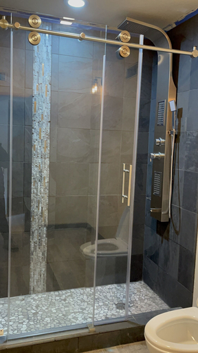 Bathroom 4, Black Tree Resort, Park