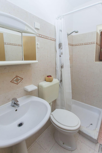 Bathroom 3, Apartments Antonieta 1209, Medulin