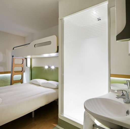 Bedroom 3, ibis budget Edinburgh Park, Edinburgh