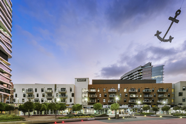 Exterior & Views 23