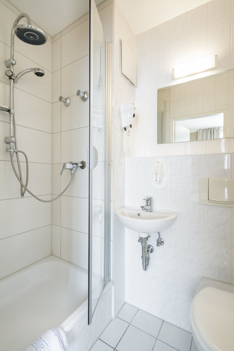 Bathroom 5, Hotel Pankow, Berlin