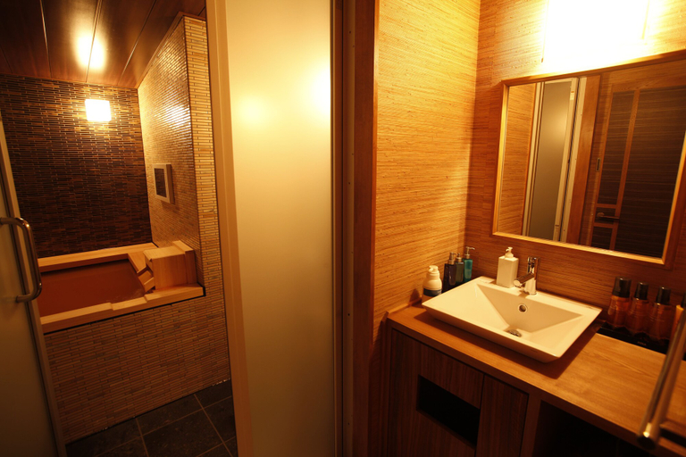 Bathroom 5, Arima Hot spring Ryokan Hanamusubi, Nishinomiya