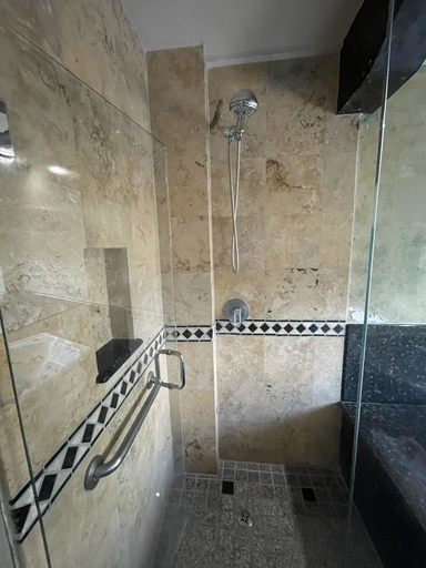 Bathroom 5, R INN de TJ, Tijuana