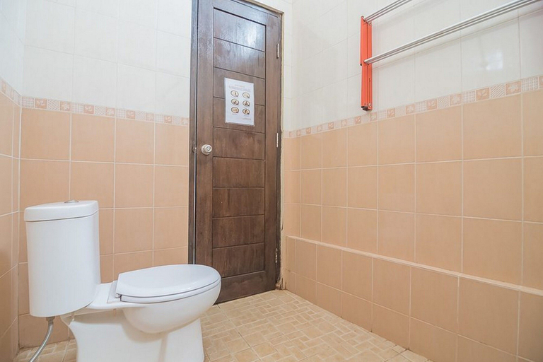 Bathroom 4, RedDoorz near Jatinangor Town Square, Sumedang