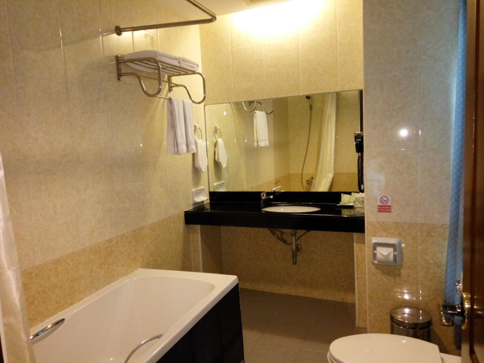 Bathroom 4, Hotel Kan Yeik Thar, Yangon