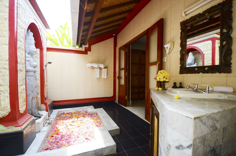 Bathroom, Tirta Ayu Hotel & Restaurant, Karangasem