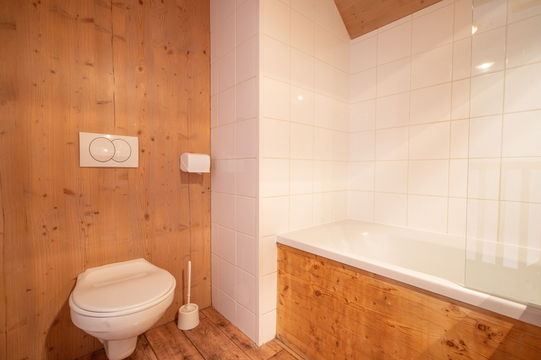 Bathroom 5, Madame Vacances Residence Les Chalets du Berger, Savoie