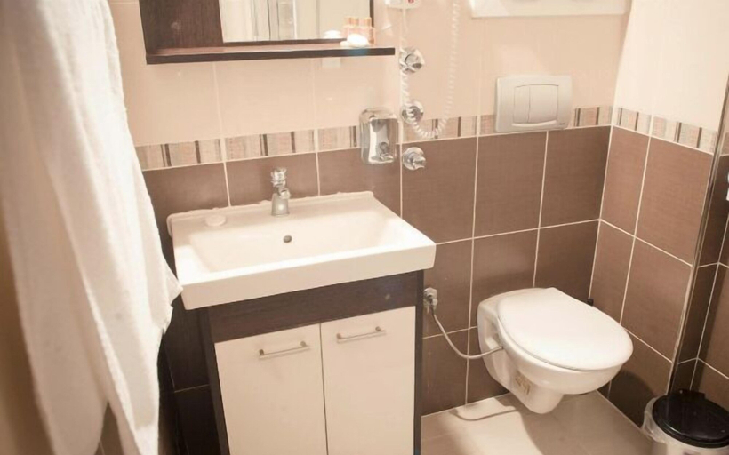 Bathroom, Yayla Hotel, Konak