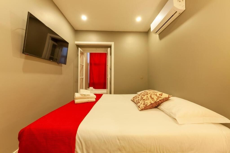 Bedroom 4, The Bridge, Lisbon