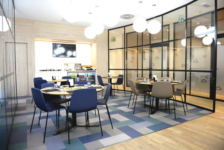 Food & Drinks 4, Air Rooms Rome Airport by HelloSky, Rome