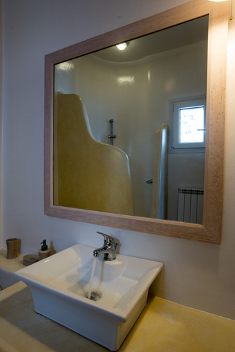 Bathroom 5, Case di Venia, South Aegean