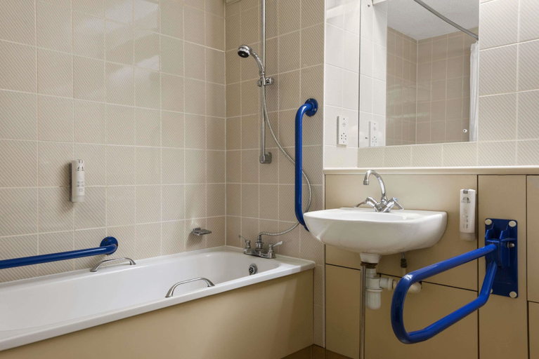 Bathroom 4, Days Inn by Wyndham Bradford M62, Calderdale